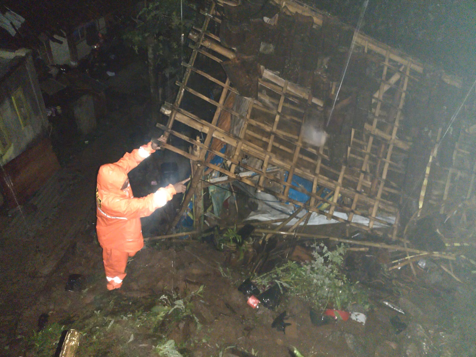 Selamat dari Tanah Longsor, Dua Warga Kabupaten Bandung Dirujuk ke RS Soreang