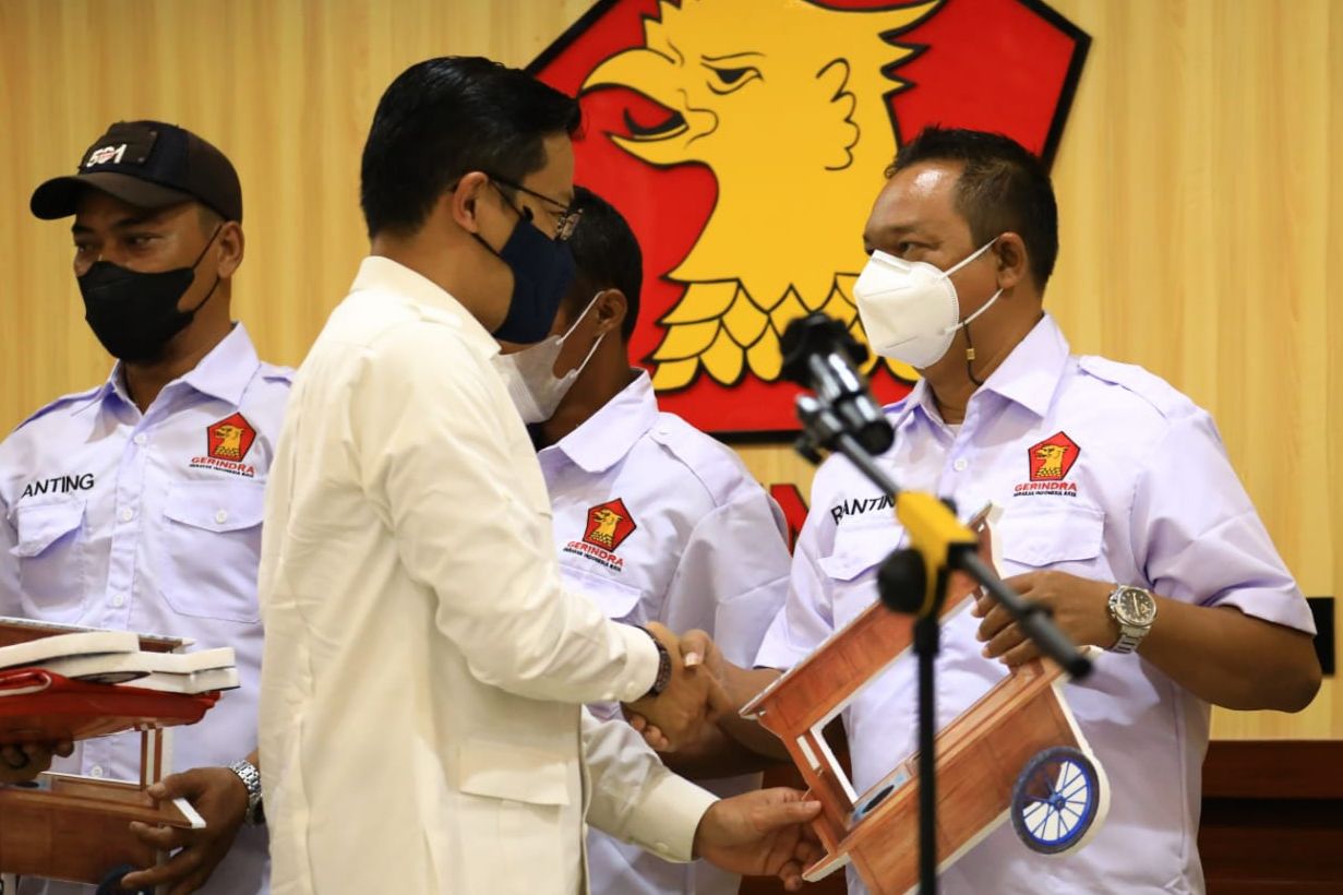 Resmikan Kantor DPC Gerindra Kota Semarang, Sugiono Bagikan 56 Gerobak Angkringan