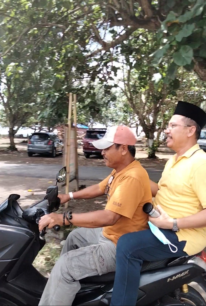 Keliling Kampung, Bang Pur Bagi-bagi Sembako dan Beasiswa