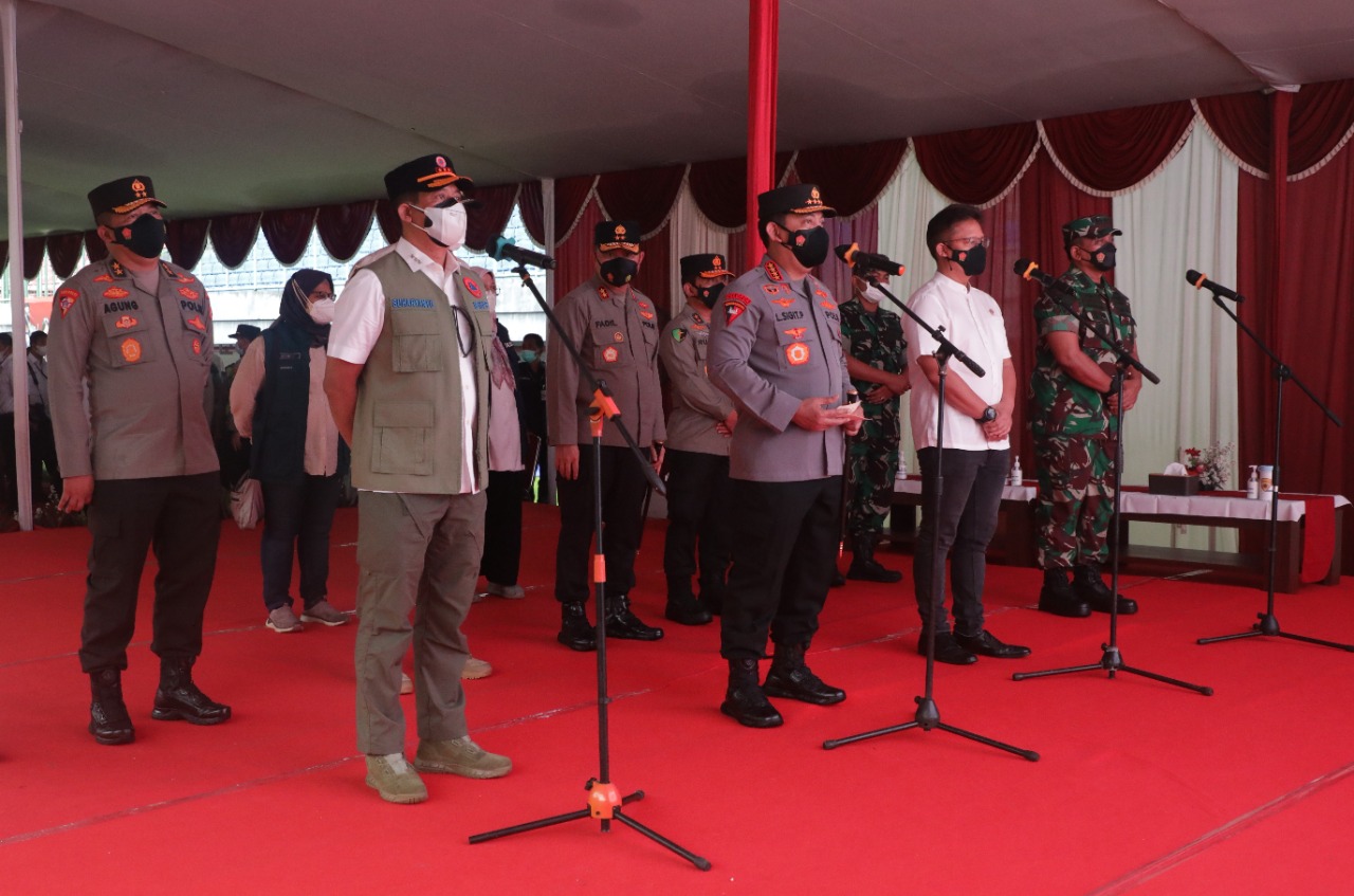 Tinjau Vaksinasi di NTB, Kapolri Minta Forkopimda Kendalikan Laju Covid-19 untuk Sukseskan Event Internasional