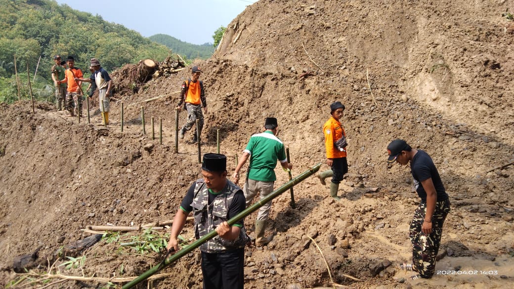 Tanah Longsor Cilacap, Jalan Utama Desa Sudah Dapat Dilalui Kendaran Roda Dua