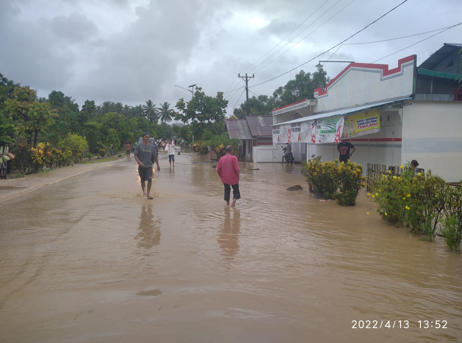 Banjir Melanda Bolaang Mongondow Utara, Jalur Trans Sulawesi Lumpuh