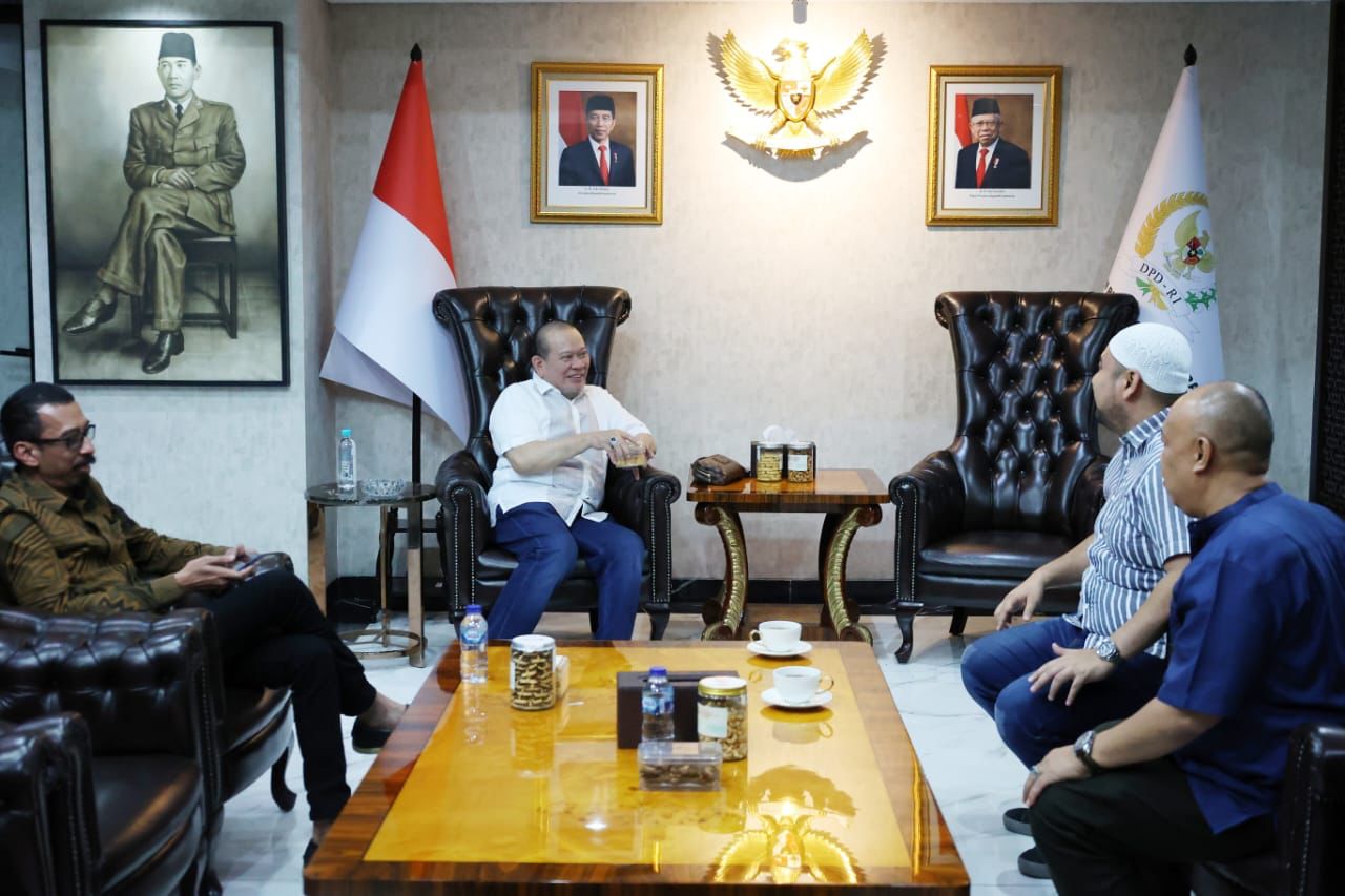 Ketua DPD RI Bagi Tips Sukses Pada Edwin Bejo