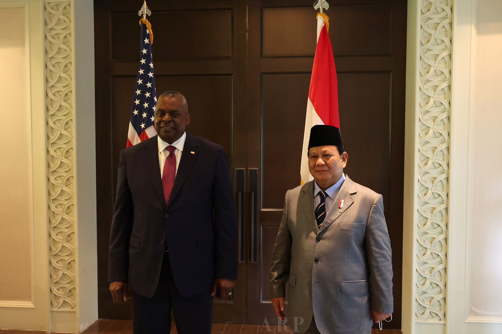 Prabowo Bercengkrama dengan Menhan AS Lloyd Austin di Singapura