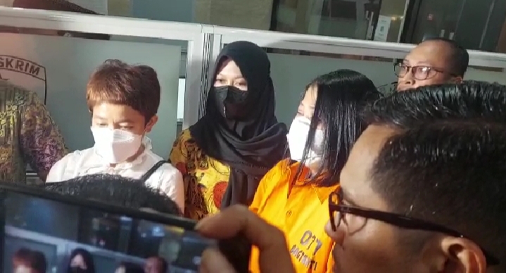 Pakai Baju Tahanan Orange 077, Istri Jenderal Ferdy Sambo Akhirnya Ditahan