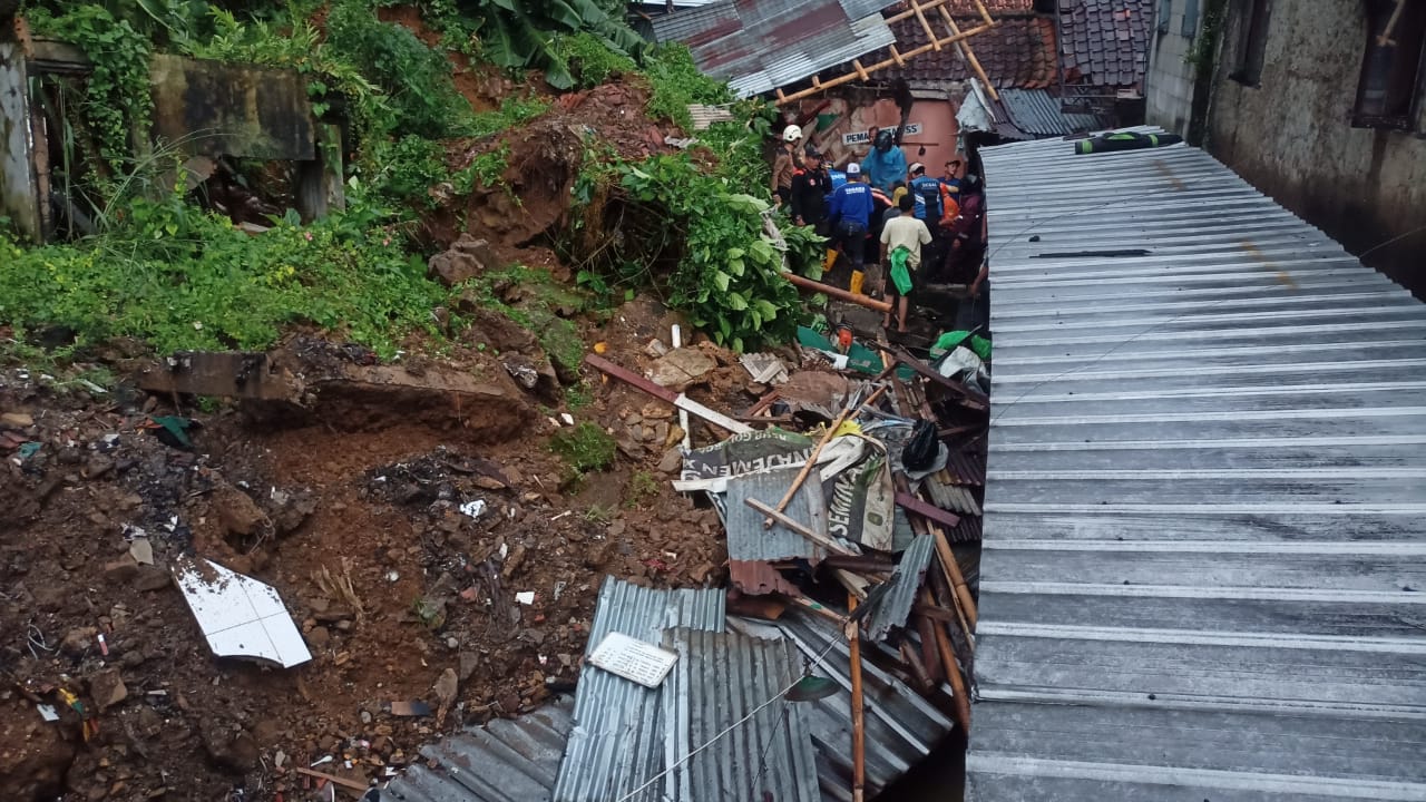 Seorang Pemancing Menjadi Korban Tanah Longsor di Bogor