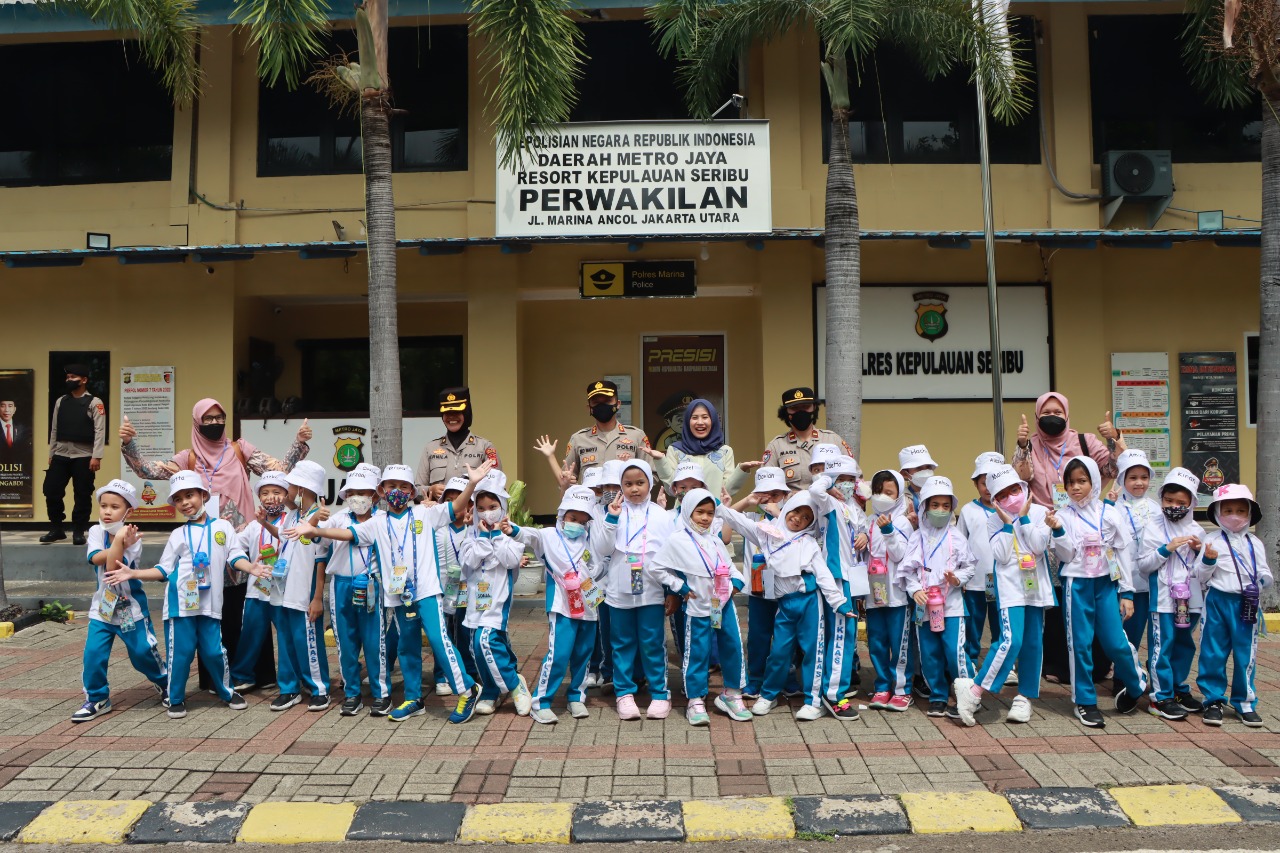 Belajar dan Bermain, Anak anak Sekolah Islam Al Ikhlas Datangi Kantor Polres Kepulauan Seribu