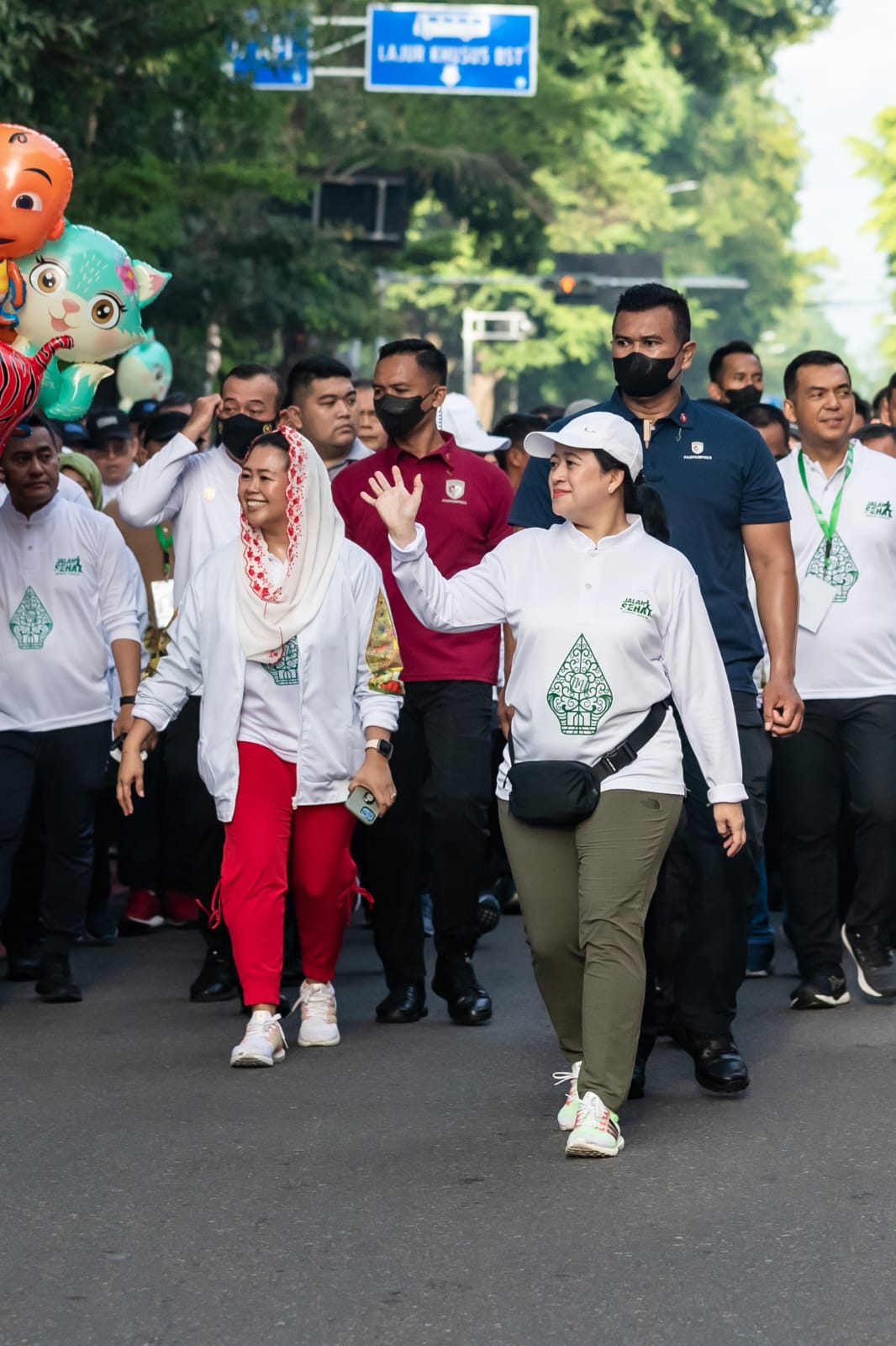 <em>Ikut Jalan Sehat Porseni NU, Puan: Nahdliyin Sehat, NU Semakin Kuat</em>