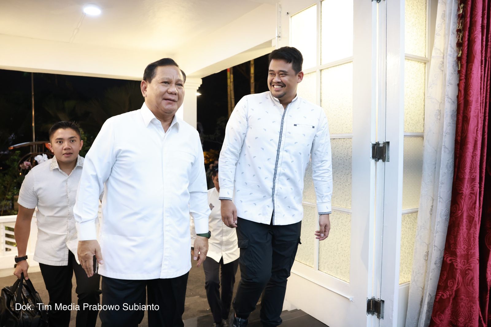 Usai Ketemu Gibran di Solo, Prabowo Ketemu Menantu Jokowi di Medan