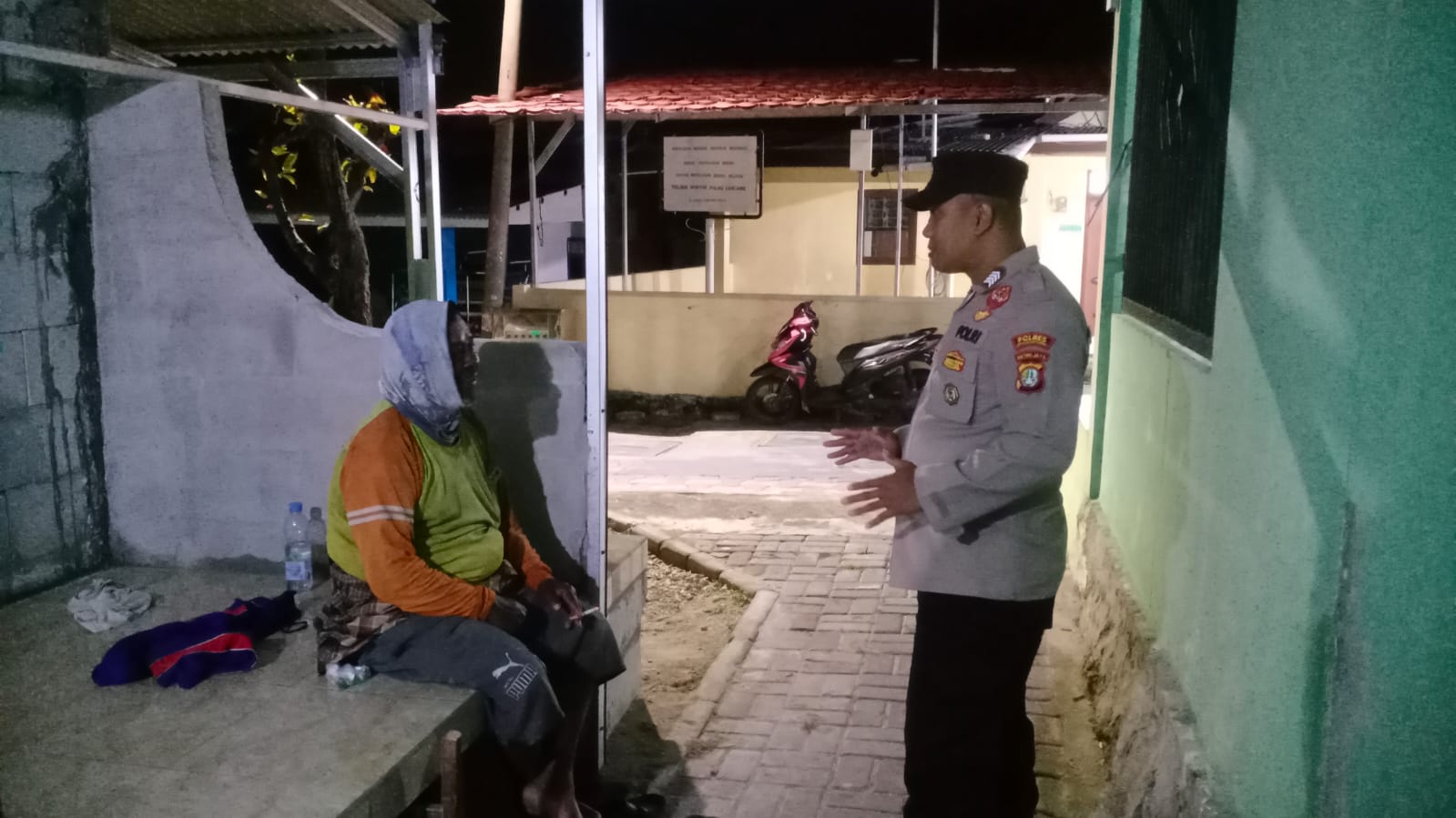 Sambang Malam Pulau Lancang, Bripka Ahmad Ajak Tomas Jaga Kamtibmas