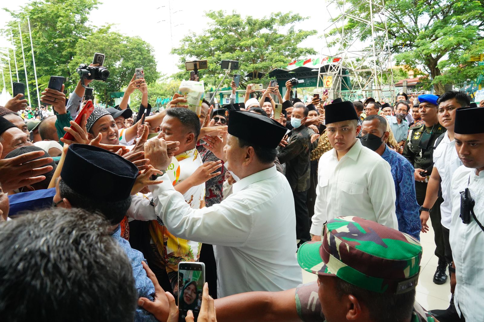 Prabowo Dampingi Jokowi Hadiri Peringatan Satu Abad NU