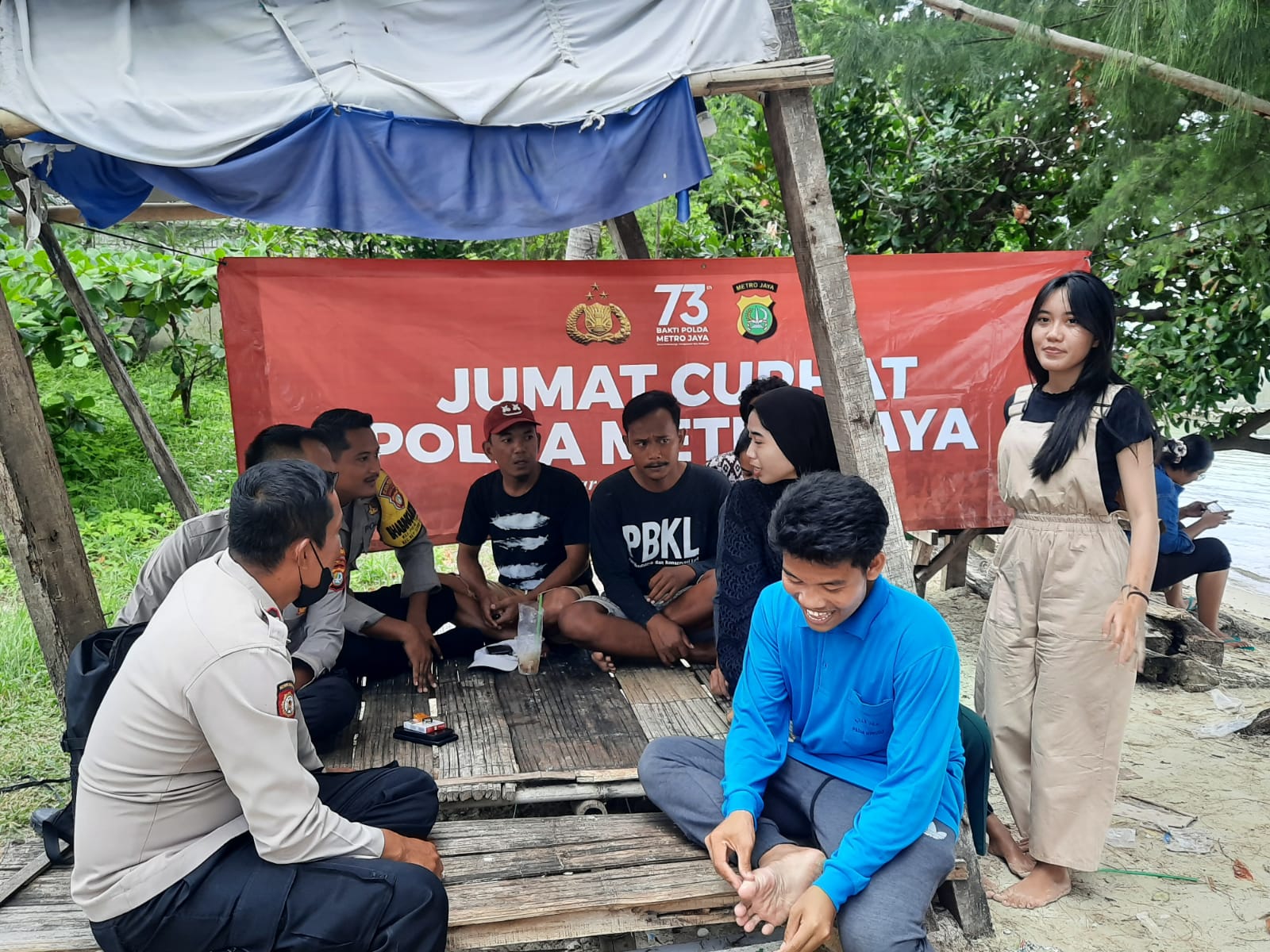 Undang Karang Taruna, Polsek Kep. Seribu Selatan Gelar Jumat Curhat di Saung Bintang
