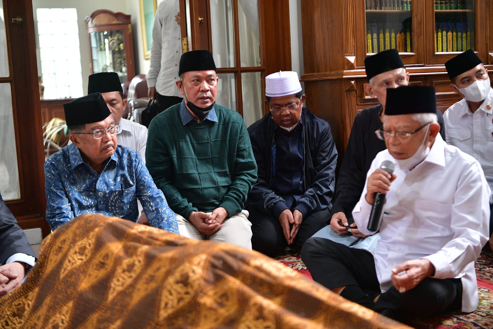 Takziah ke Kediaman Kiai Ali Yafie, Wapres Kenang Sosok Senior yang Berilmu dan Santun