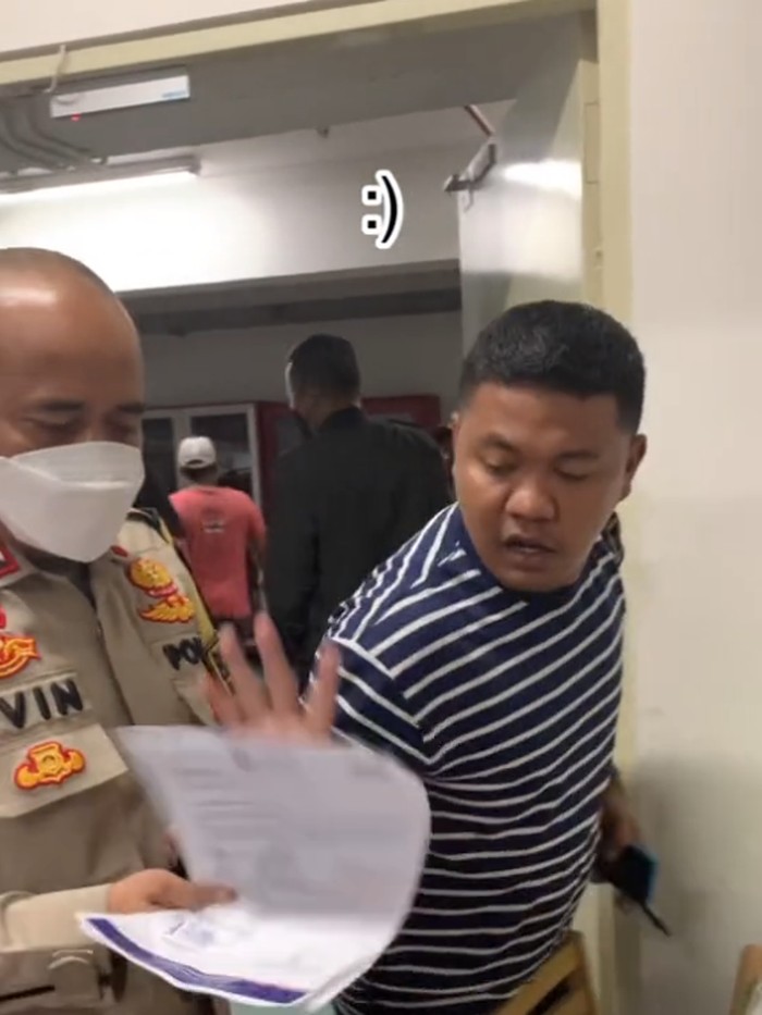 Debt Collector ‘Belang Biru’ Maki Polisi