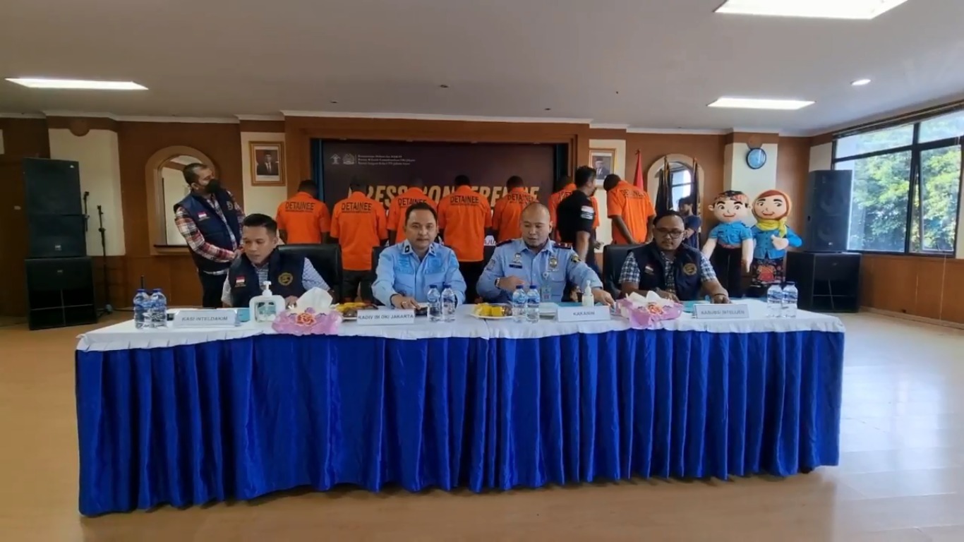 Imigrasi Jakarta Utara Tangkap 7 WNA di Apartemen