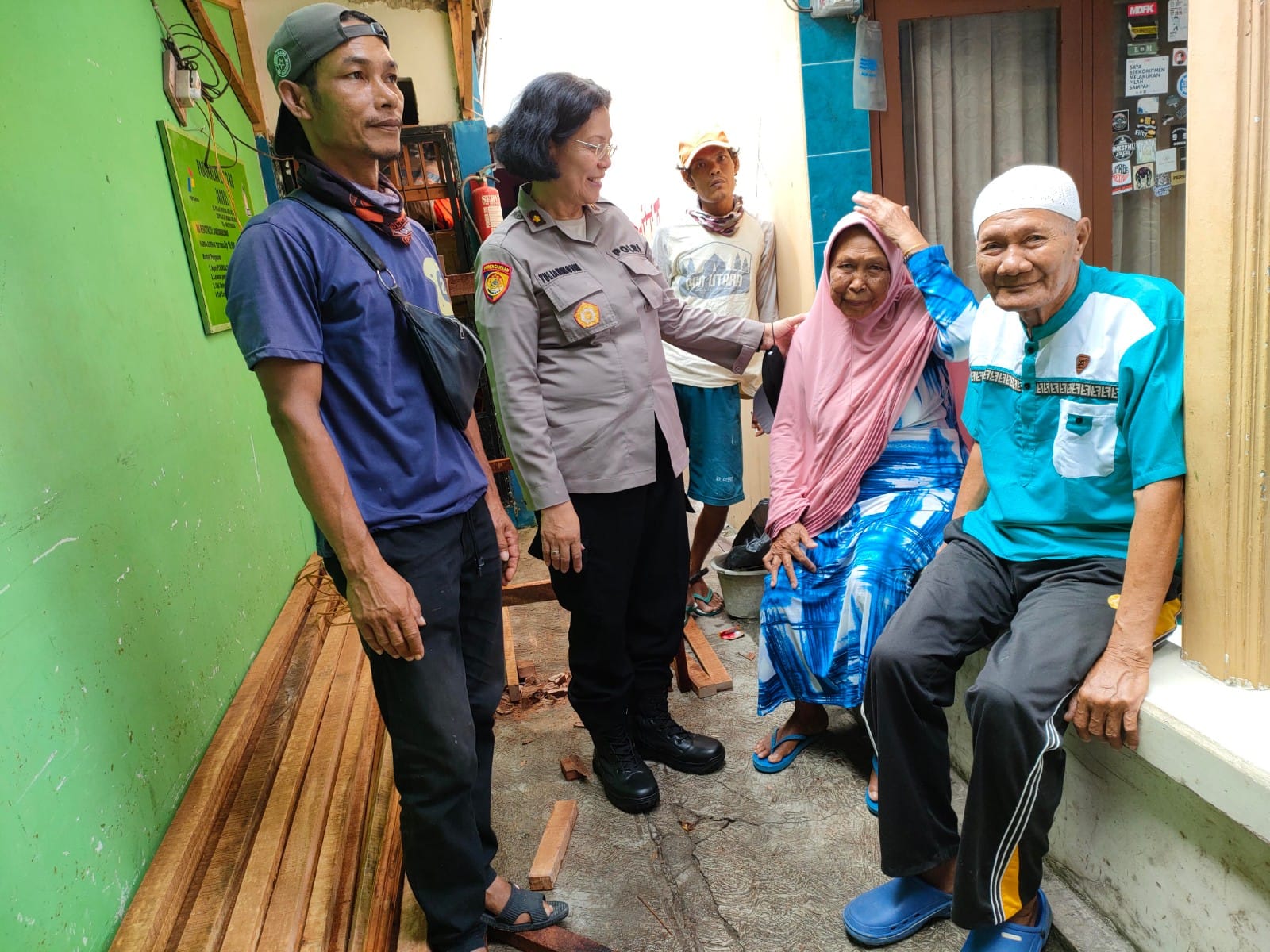 Srikandi Polwan Gelar Jumat Curhat, Polri Dapat Apresiasi dari Warga