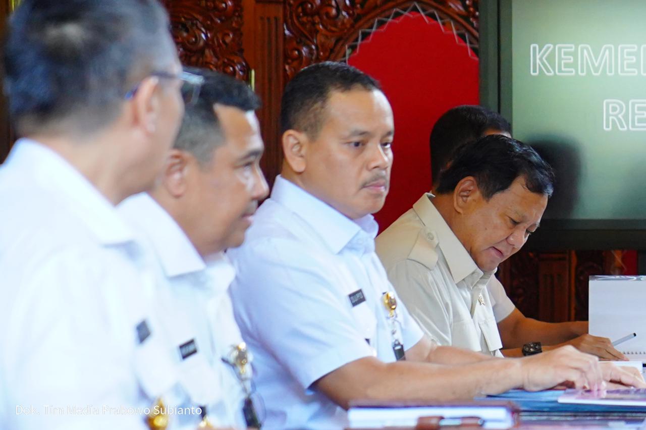 Prabowo dan Gubernur Lemhannas Andi Widjajanto Diskusi Situasi Terkini Pertahanan