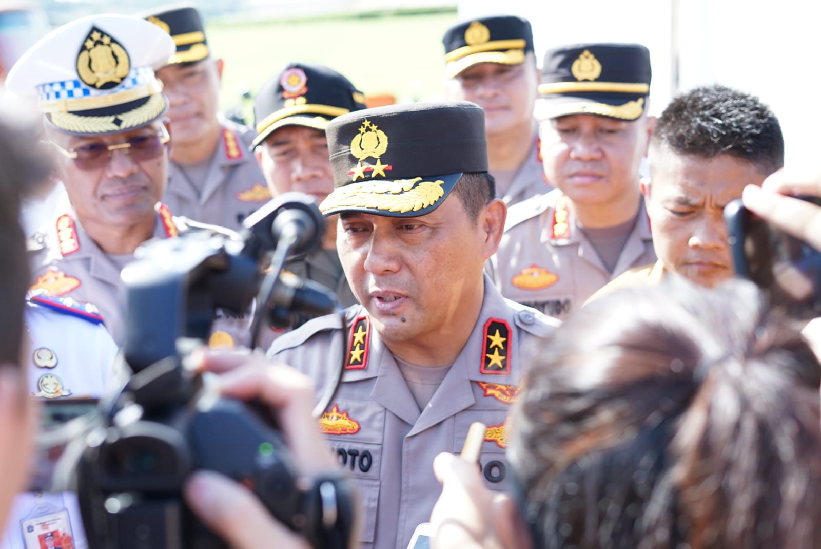 PJ Gubernur DKI Jakarta dan Kapolda Metro Jaya Berangkatkan 13.541 Pemudik Gratis dari Monas