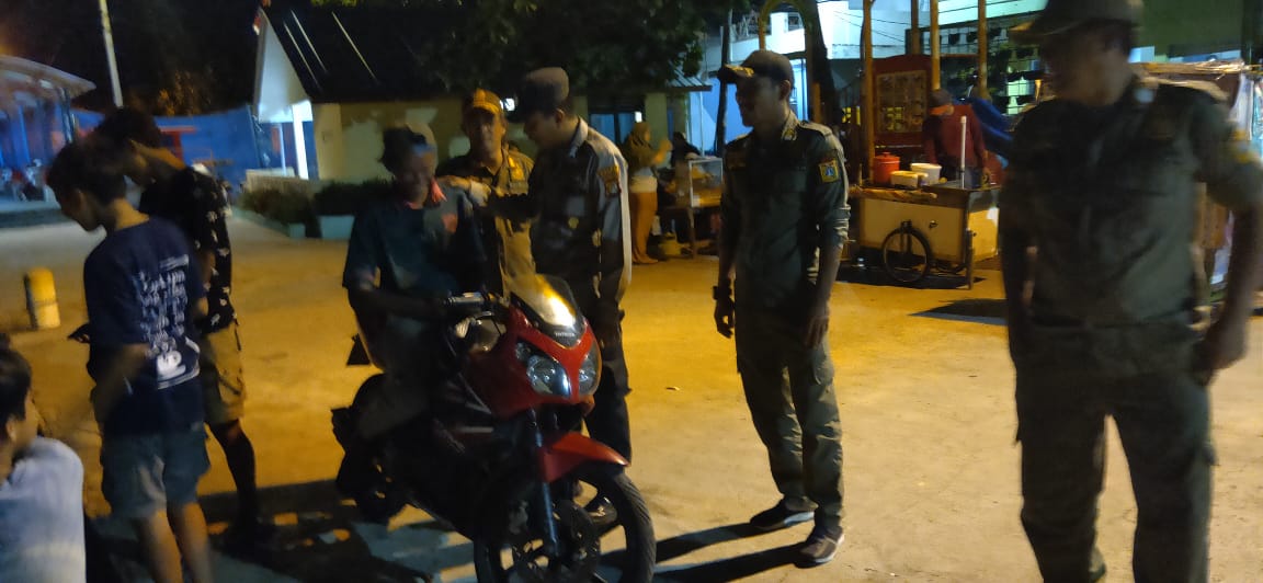 Cegah Kenakalan Remaja Polsek Kepulauan Seribu Rutin Patroli Ramadan