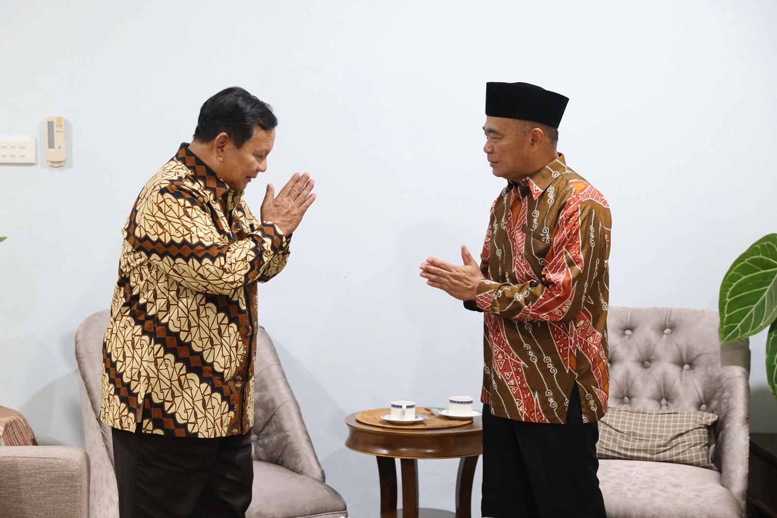 Silaturahmi Lebaran, Prabowo Sambangi Muhadjir Effendy dan Undang ke Hambalang
