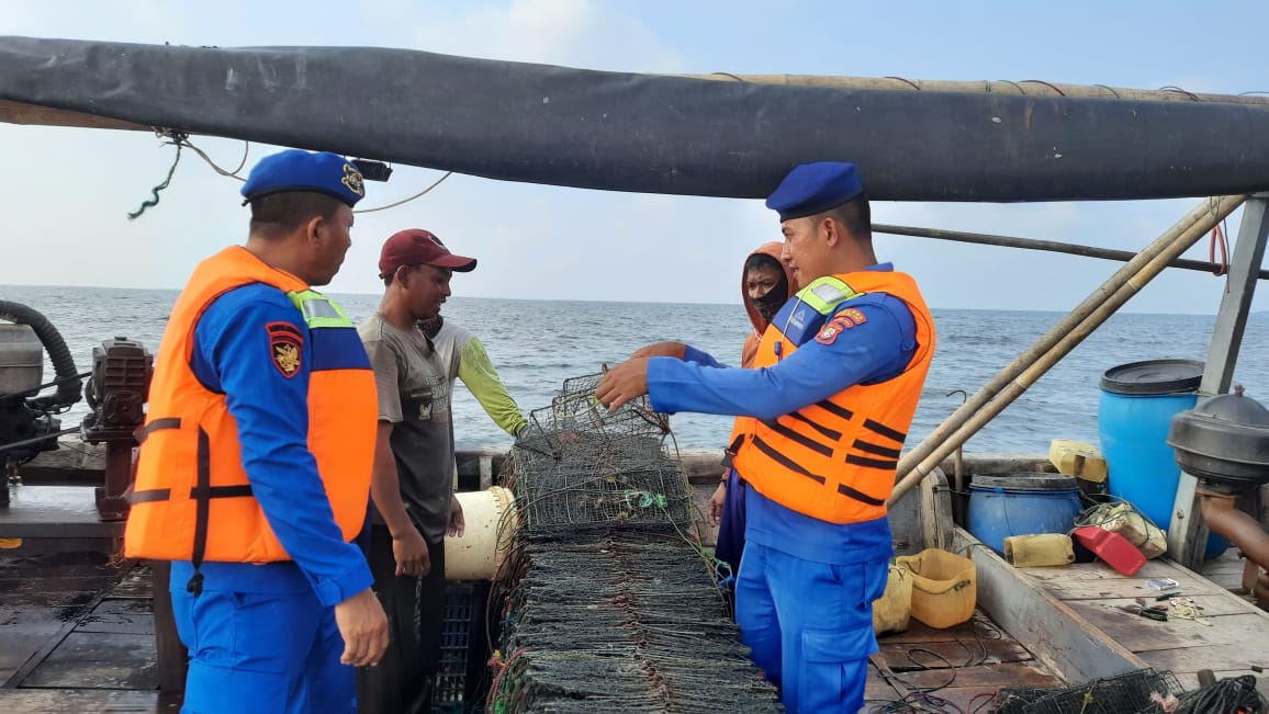 Satuan Polairud Polres Kepulauan Seribu Sambangi Nelayan Imbau Keselamatan Berlayar