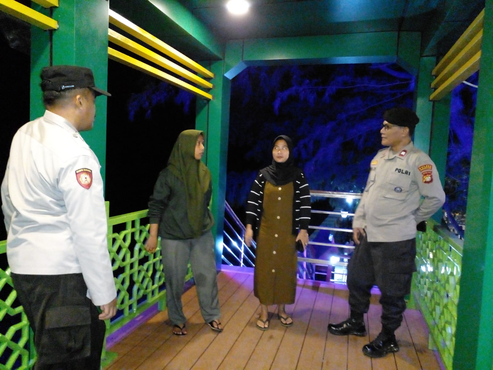 Patroli Malam Polsek Kepulauan Seribu Selatan Imbau Warga Waspada Hoax