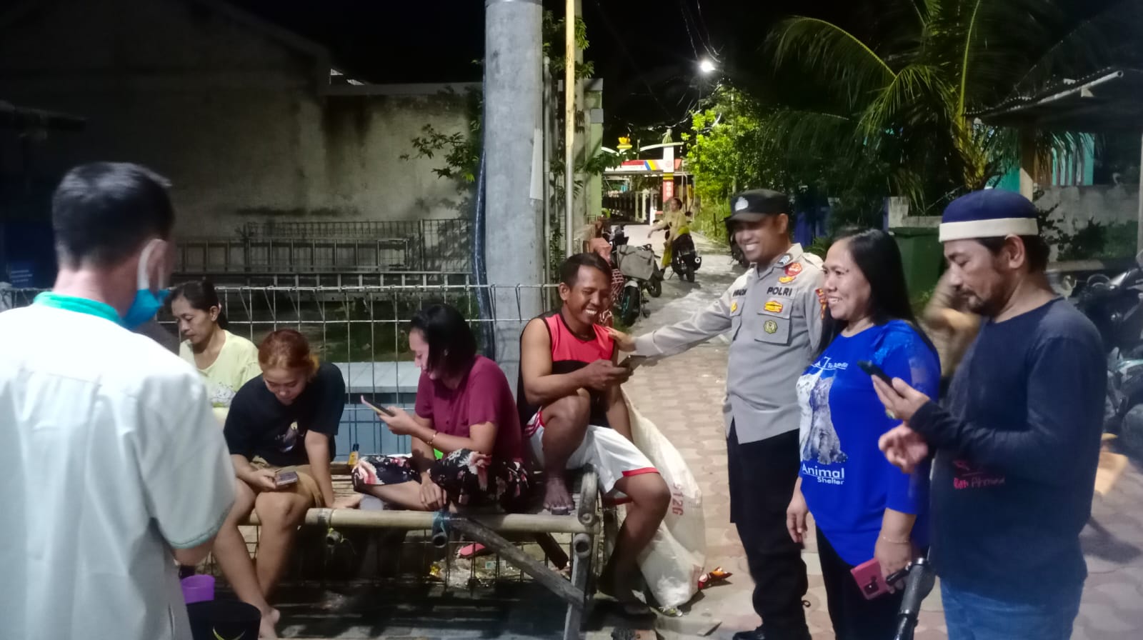 Patroli Malam Pulau Lancang Imbau Warga Tak Termakan Hoax