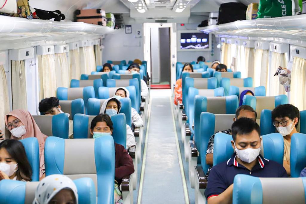 Lonjakan Penumpang KA Selama Libur Panjang Akhir Pekan Mencapai 593.130 Orang