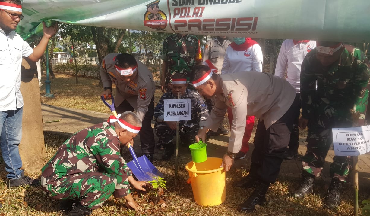 Peringati Hari Kemerdekaan RI Ke 78 tahun, Polsek Pademangan Lakukan Penanaman 15 Ribu Pohon Serentak Guna Perbaiki Kualitas Udara