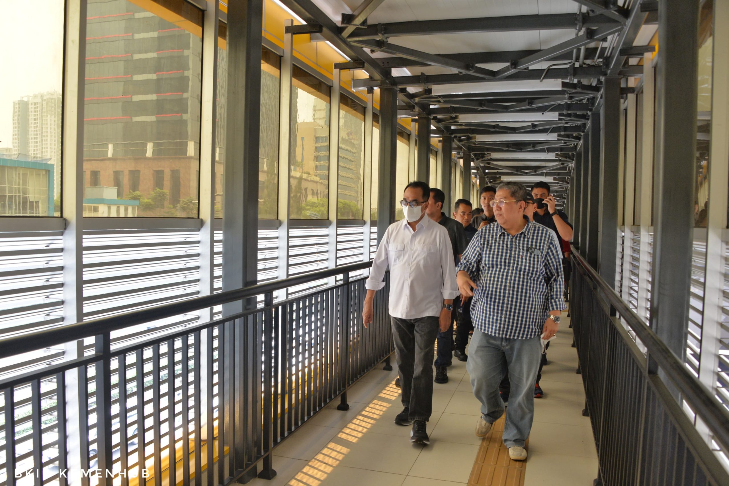 Menhub Cek Kesiapan Integrasi Antarmoda LRT Jabodebek Jelang Diresmikan