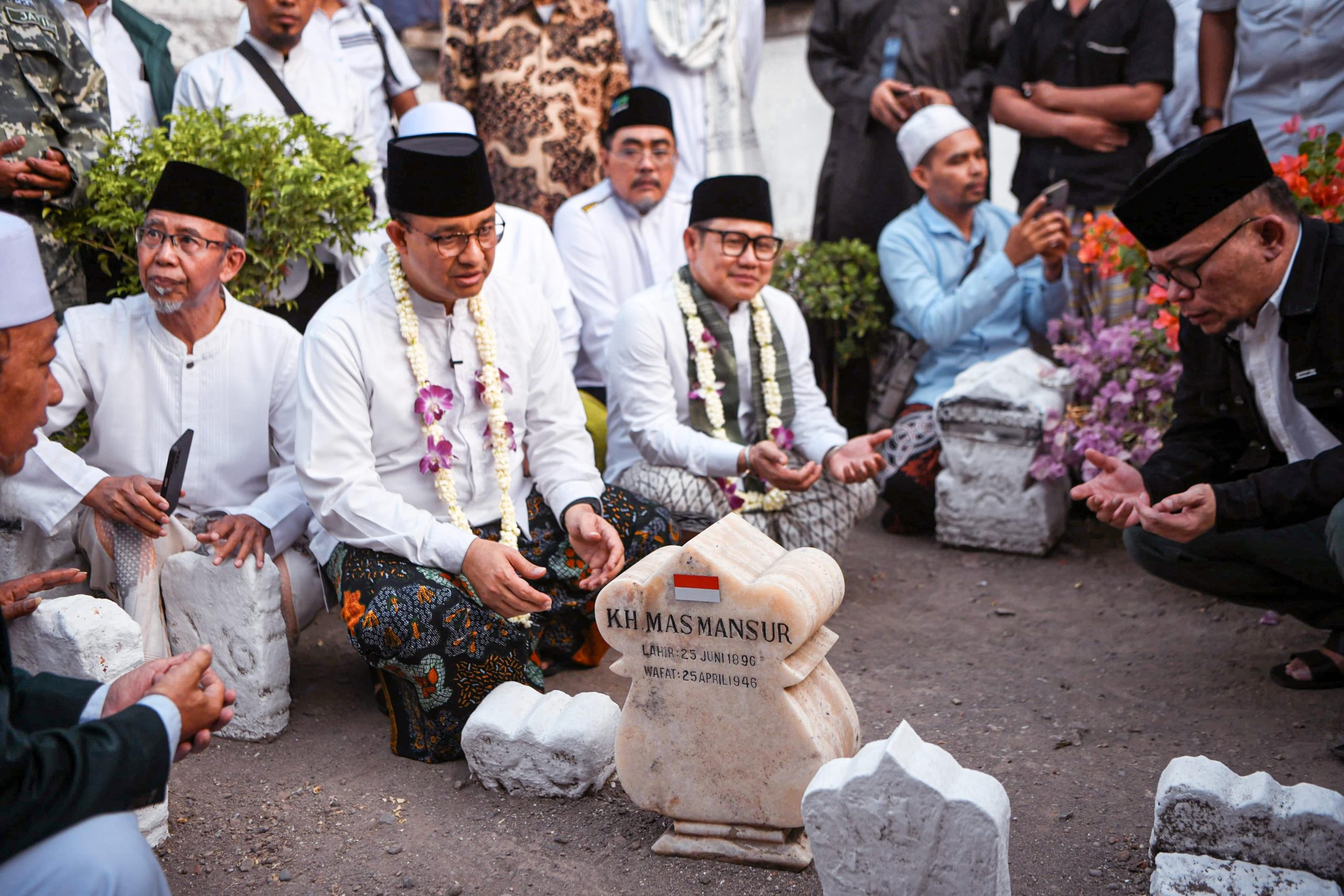 Ziarah ke Makam Sunan Ampel, Anies-Gus Imin Saling Puji