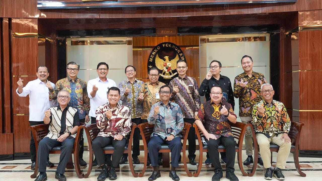 Ngeriung dengan Mahfud MD, Ekonom Dukung Tegakkan Hukum Demi Kepastian Bisnis dan Investasi