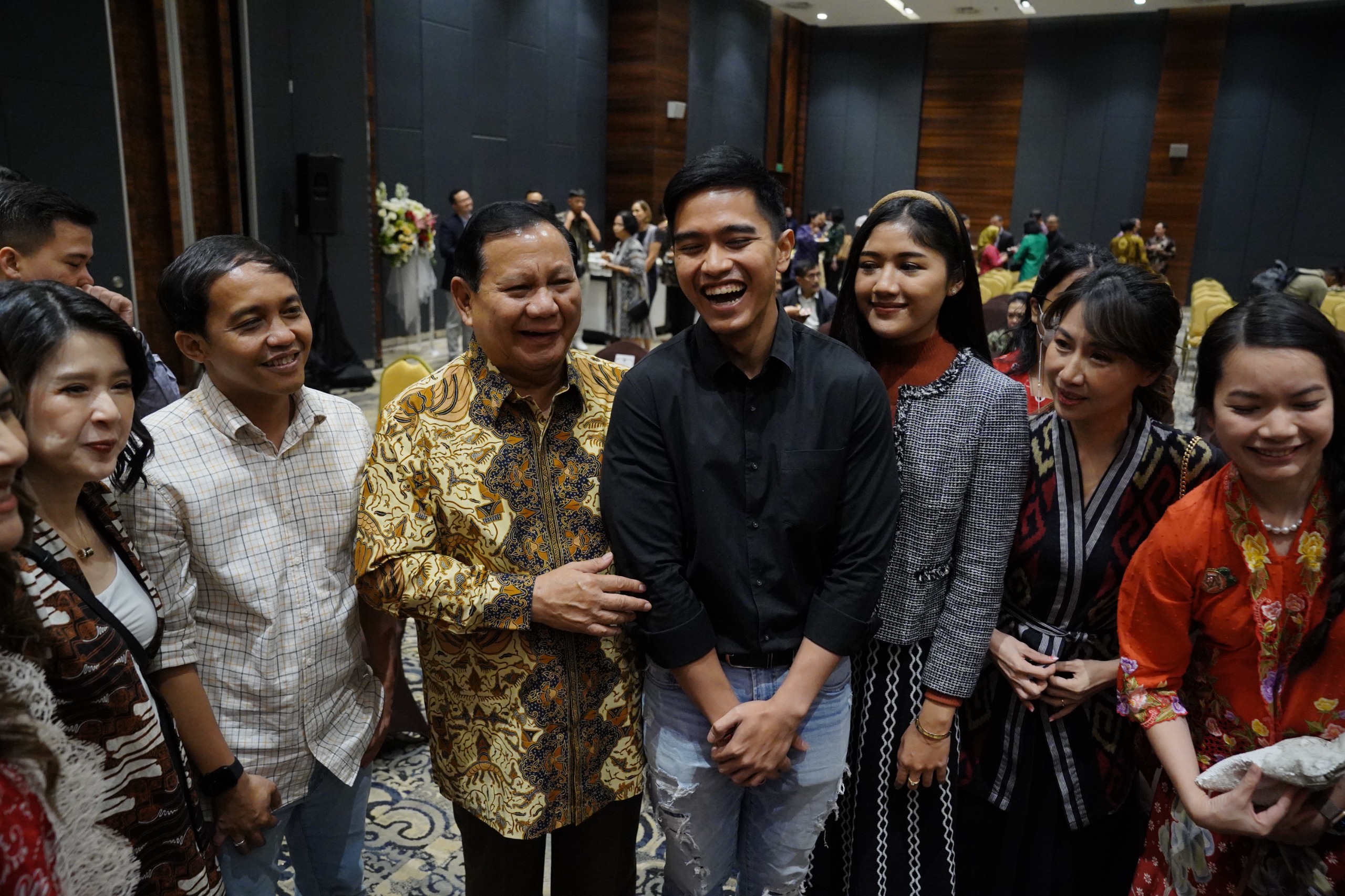 Momen Akrab Prabowo dan Kaesang di Perayaan HUT Luhut: Kapan ke Hambalang?
