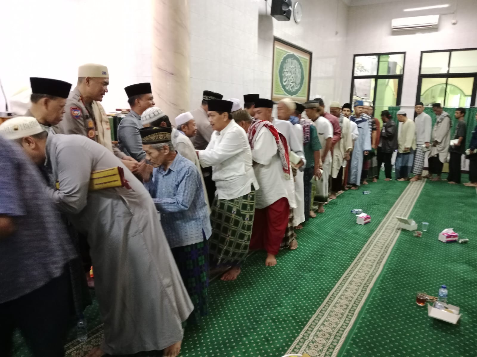 Dirbinmas Polda Metro Sholat Subuh Keliling di Masjid Jami Al Faizin Pademangan Jakut