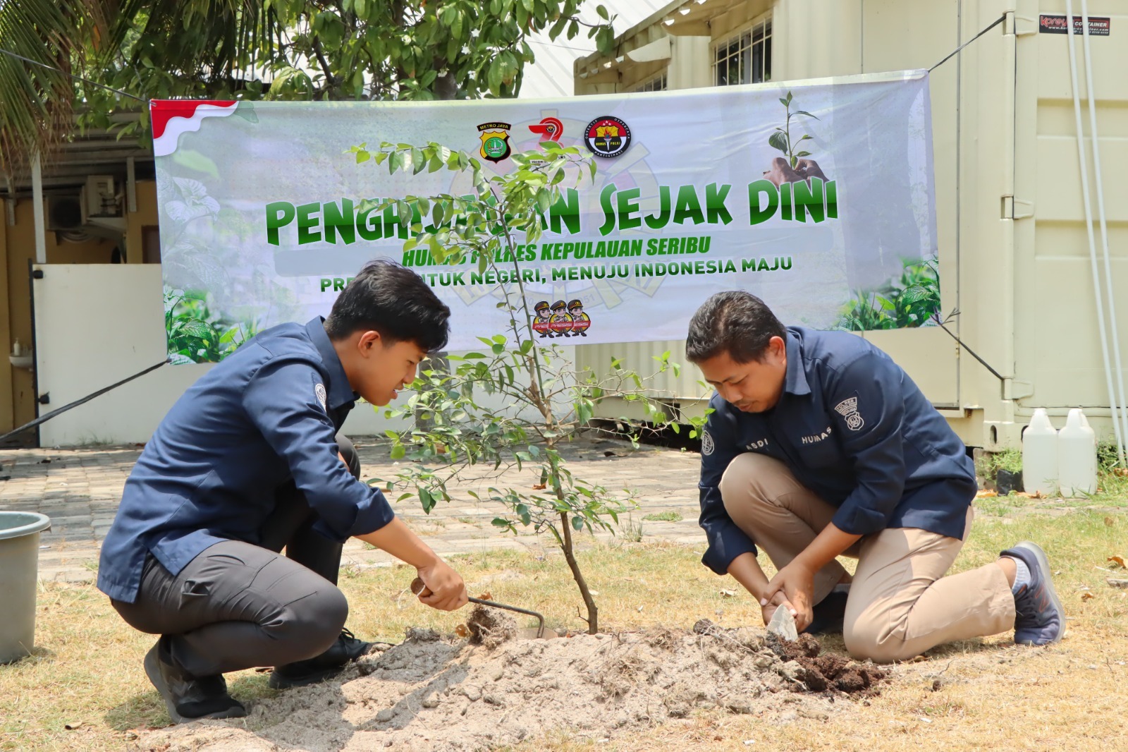 Upaya Penanggulangan Polusi Udara: Polres Kepulauan Seribu Gelar Aksi Penanaman Pohon