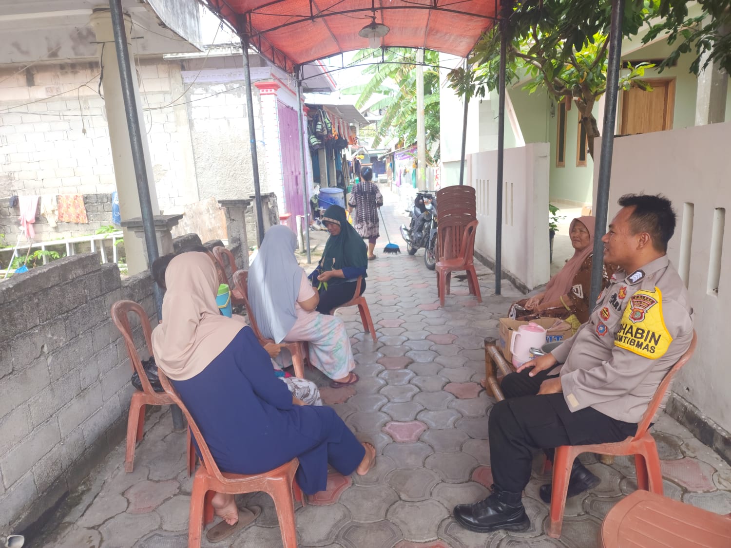 Bhabinkamtibmas Pulau Pramuka Imbau Warga Waspadai Hoax dan Berita Bohong