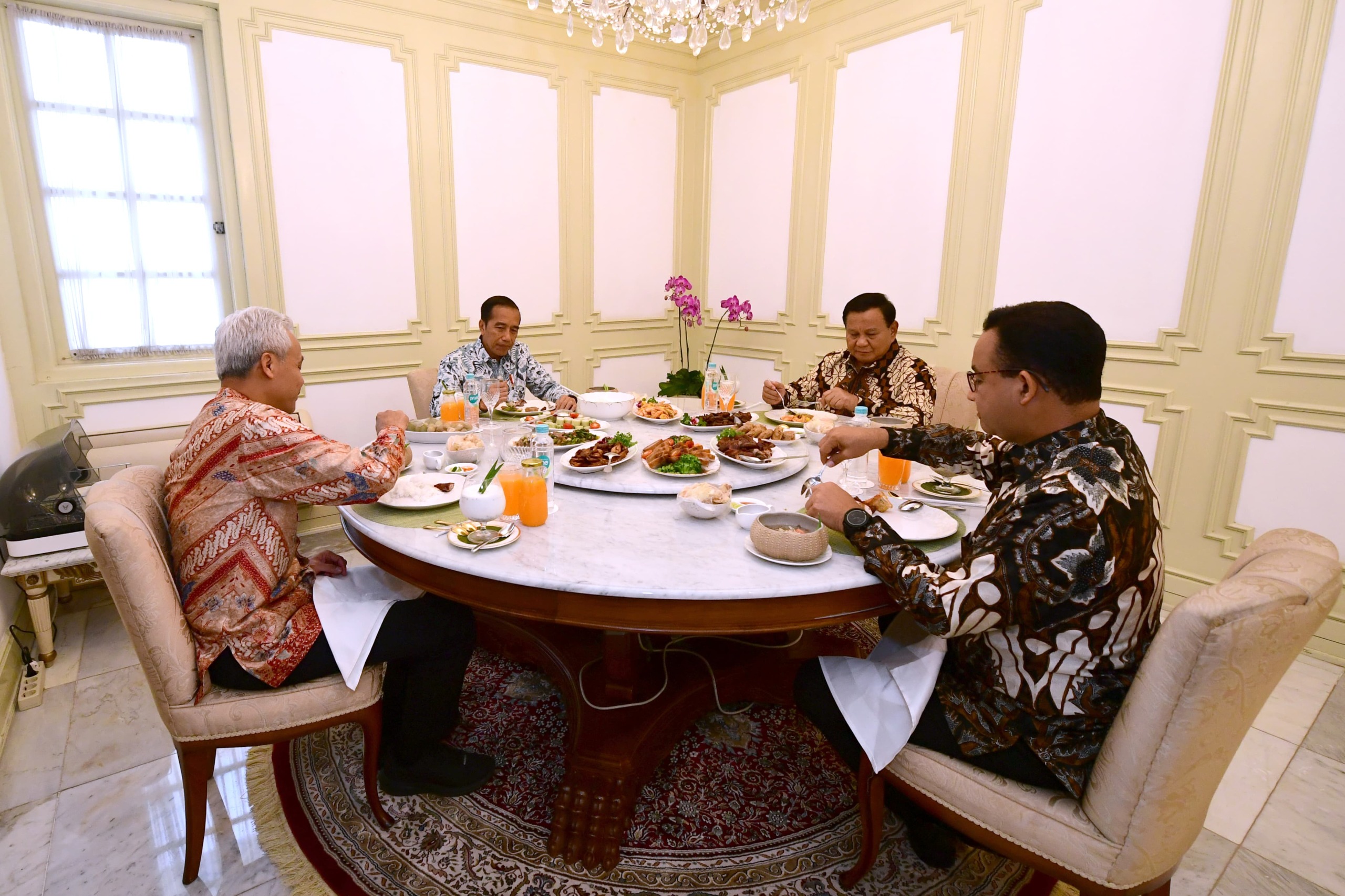 Prabowo Beberkan Makan Siang yang Disantap bareng Jokowi dan Bacapres Lainnya, Soto plus Lontong