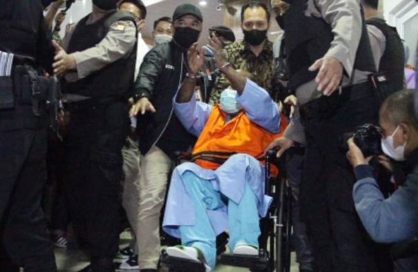 Penasehat Hukum Petrus : Dalam Keadaan Sakit Parah, KPK Bawa Paksa Lukas Enembe dari Unit Stroke RSPAD