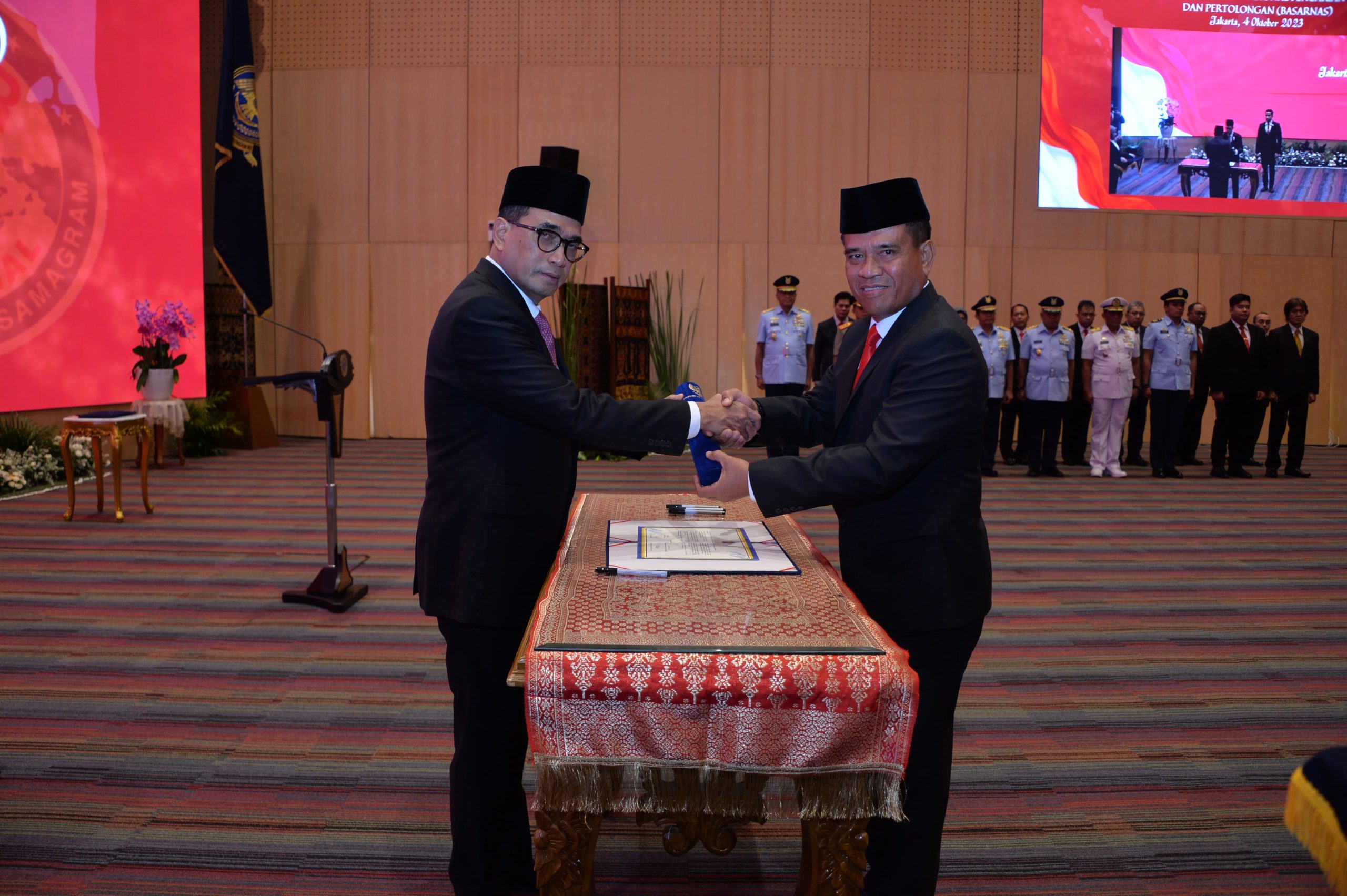 MENHUB LANTIK MARSEKAL MADYA TNI KUSWORO SEBAGAI KEPALA BASARNAS