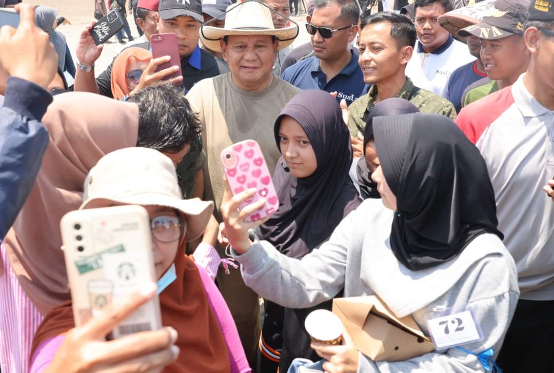 Kali Kedua ke Pangandaran, Prabowo Disambut Meriah Warga hingga Nelayan