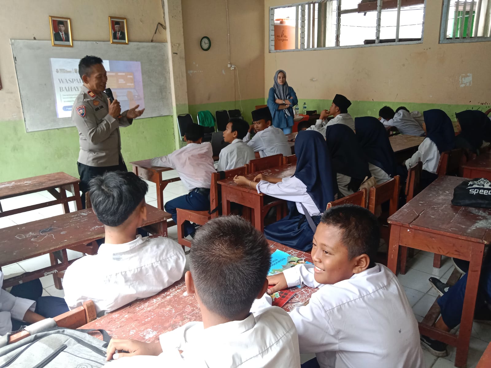 Kasat Binmas Polres Kepulauan Seribu Sosialisasikan Bahaya Hoax dan Ujaran Kebencian kepada Siswa/i MTSN 260 Pulau Pramuka