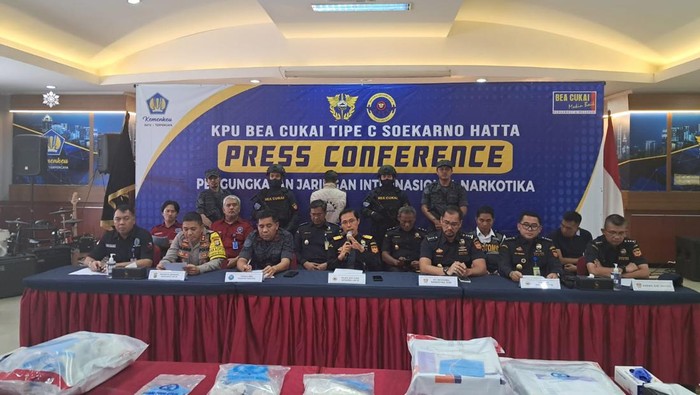 Seludupkan Narkoba dari Kamerun 5,5 Kg dalam Gulungan Senar Pancing