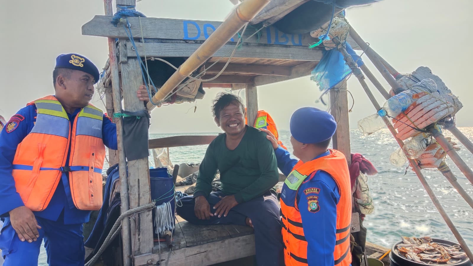 Patroli Satpolair Polres Kepulauan Seribu Berikan Imbauan Kamtibmas dan Keselamatan Berlayar di Perairan Pulau Pramuka