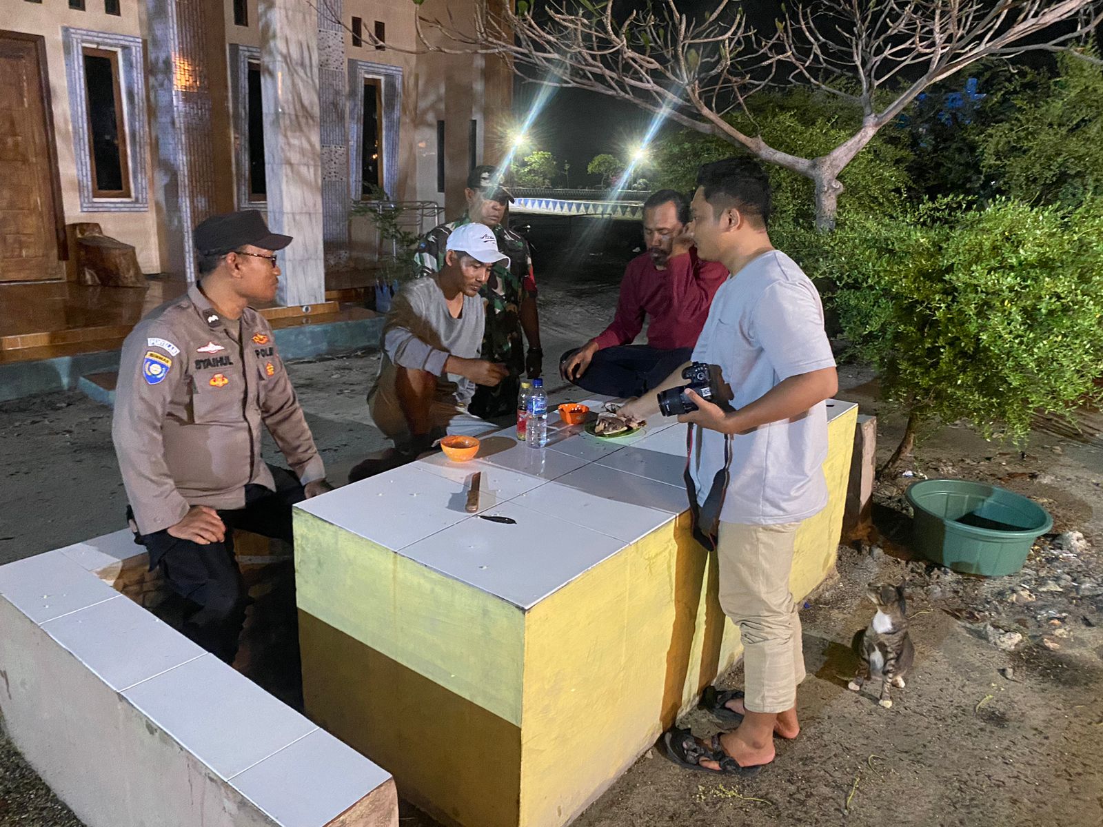 Patroli Malam Dialogis Polsek Kepulauan Seribu Utara Waspadai Hoax serta Paham Radikal menjelang Pemilu 2024