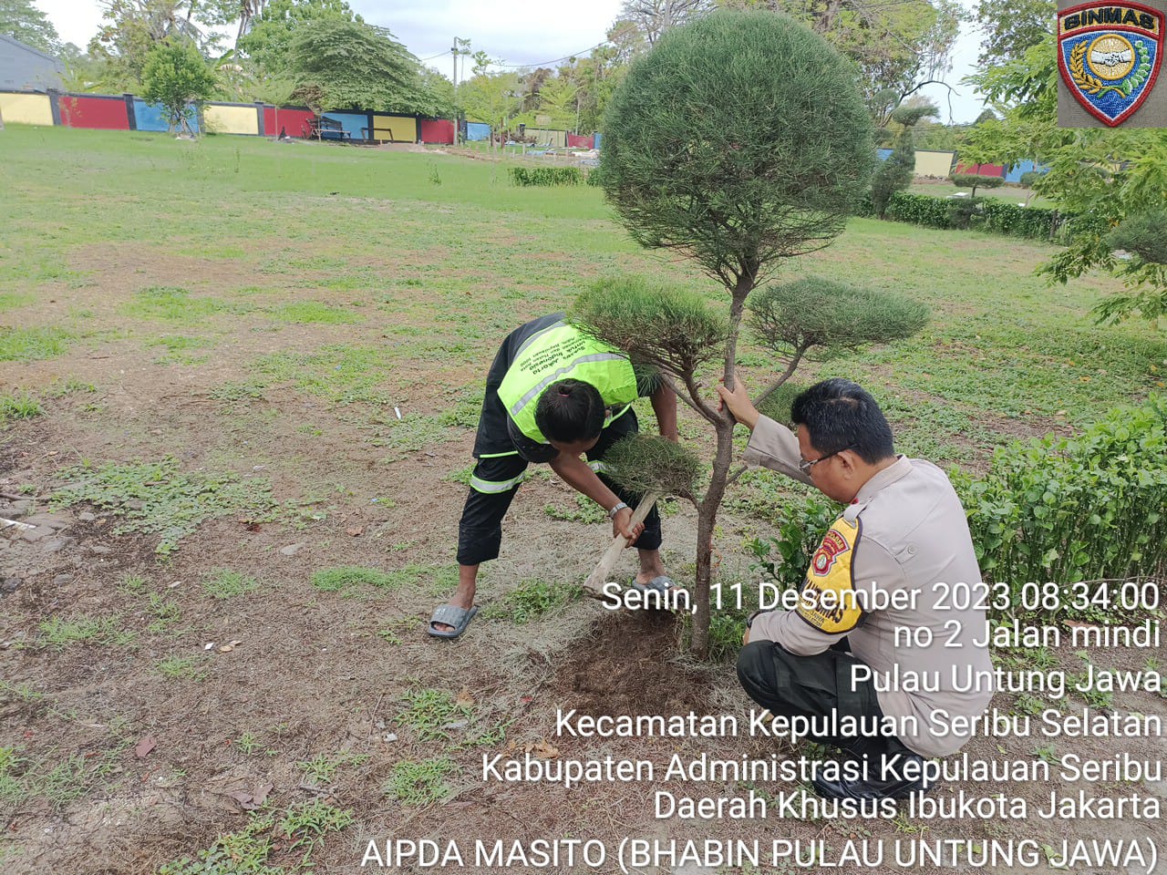 Polsek Kepulauan Seribu Selatan Menggelar Kegiatan Penanaman Pohon ‘Birukan Langit’ untuk Pemeliharaan Kualitas Udara