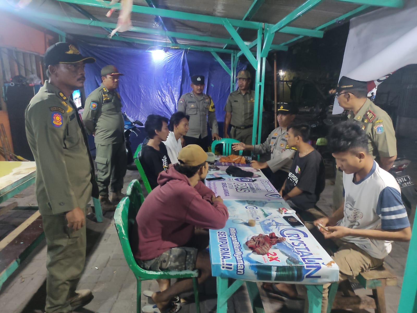 Polsek Kepulauan Seribu Selatan Giat Patroli Dialogis Ajak Warga Ciptakan Pemilu 2024 yang Aman dan Damai