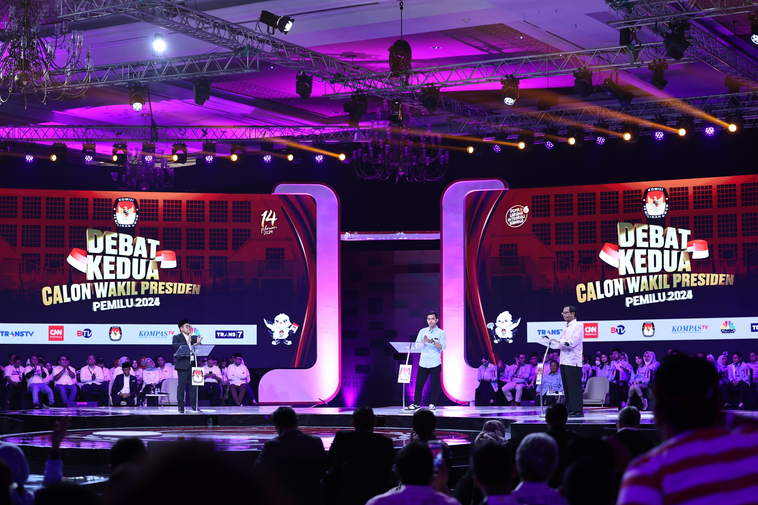 Pernyataan Pamungkas Debat: Gibran Tampil Beda Tak Baca Teks Saat Mahfud dan Imin ‘Nunduk’