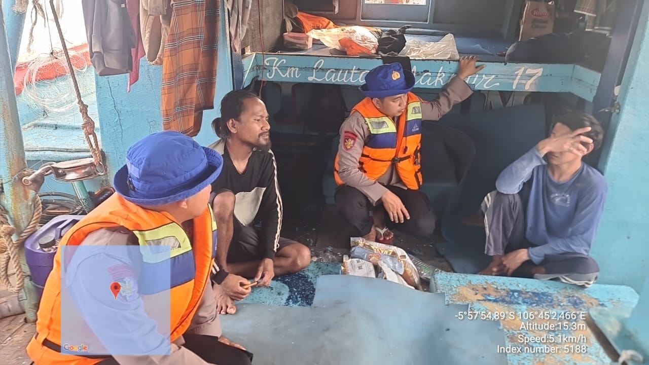 Patroli Laut Dialogis Team Satpolair Polres Kepulauan Seribu di Perairan Pulau Pari Imbau Nelayan Ikut Sukseskan Jalannya Pemilu 2024