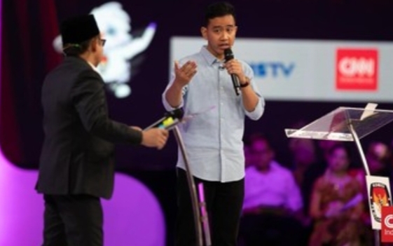 Gibran Tak Lupa Ucapkan Selamat Hari Ibu saat Sampaikan Visi Misi