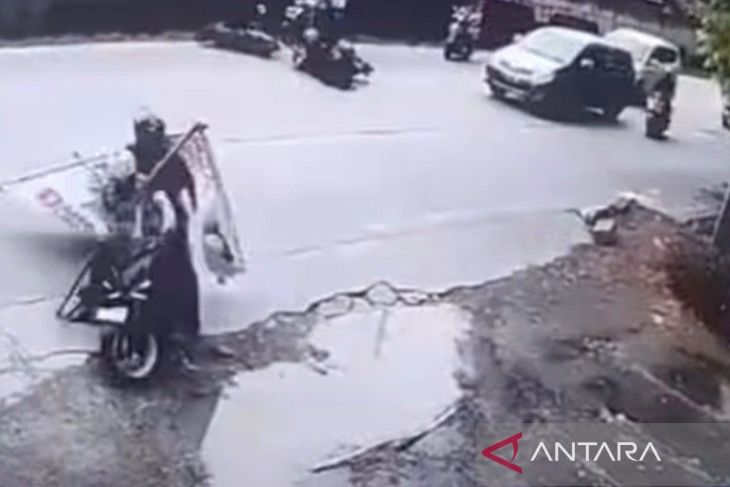 Bawaslu Jakbar Telusuri Baliho APK Timpa Pengendara Motor